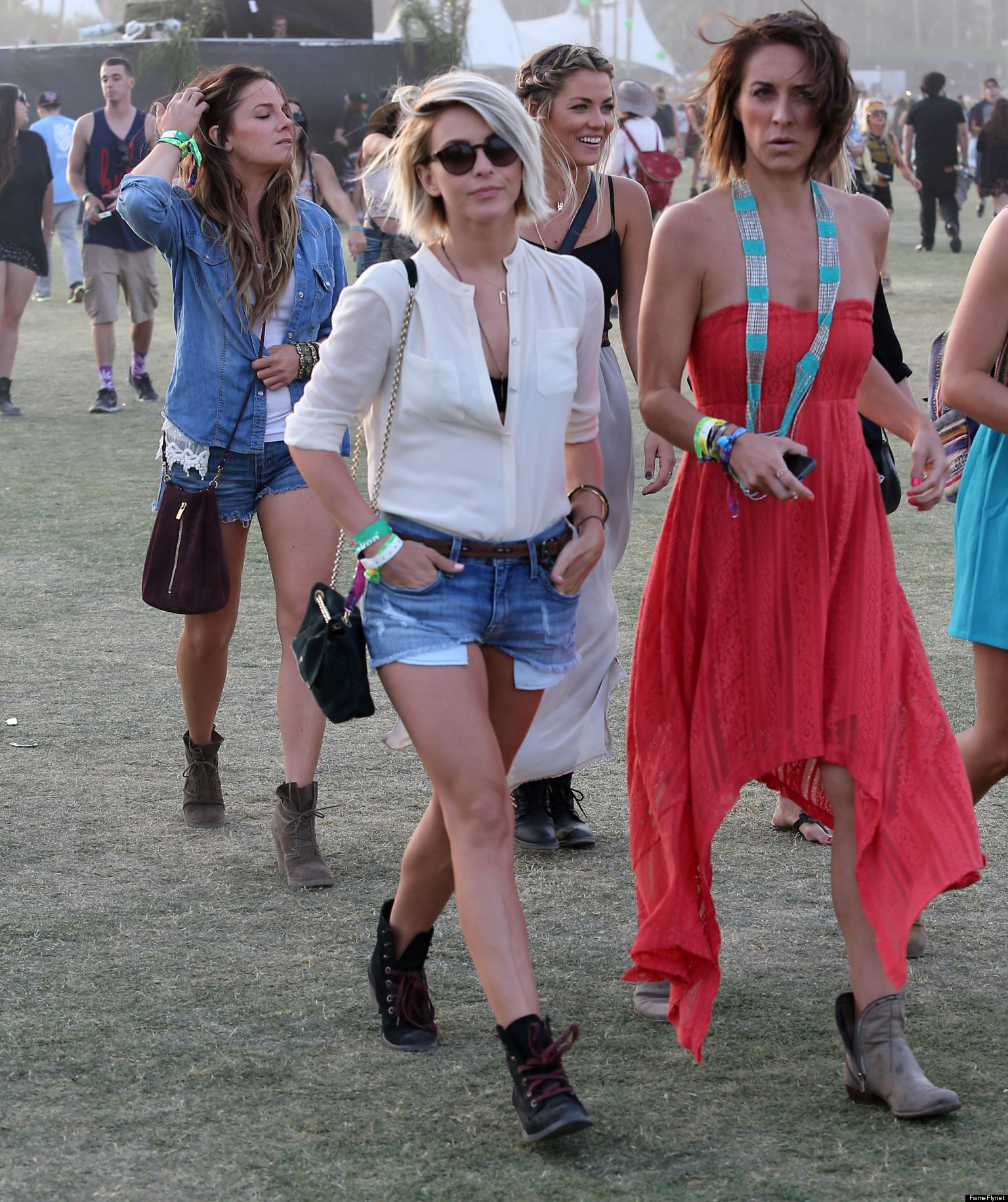 Julianne Hough's Legs Heat Up Coachella (PHOTOS) | HuffPost