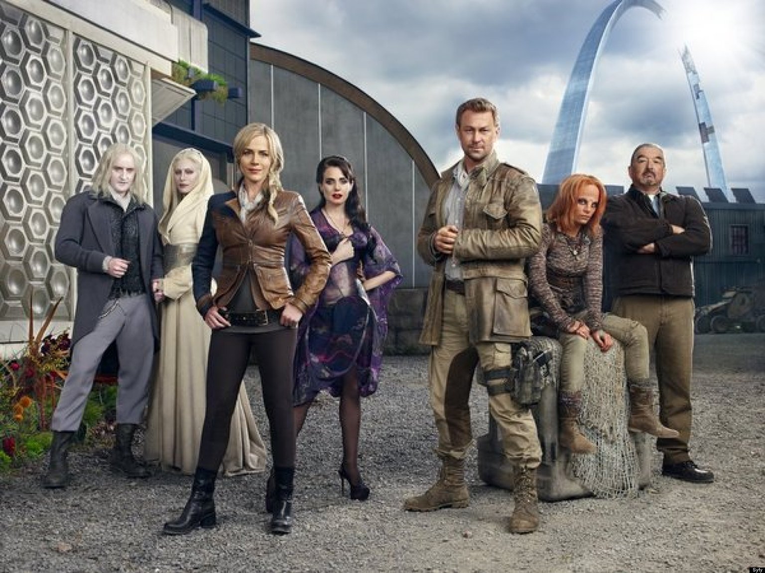 defiance-review-new-syfy-drama-comes-out-with-guns-blazing-huffpost