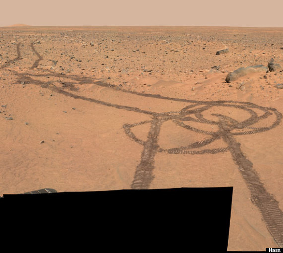 Breaking News !  Mars Rover se dessine par accident une ..... O-MARS-570