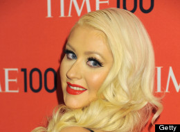 Christina Aguilera se luce en vestido súper ajustado (FOTOS)
