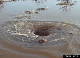Qui a retiré le bouchon de ce fleuve? (VIDÉO)