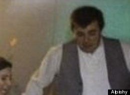 LOOK: This Man <em>Really</em> Didn't Want His Girlfriend To Catch The Bouquet