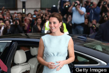 Blue Belle: Duchess Kate Shows Off Perfect Maternity Style At Art Charity Event