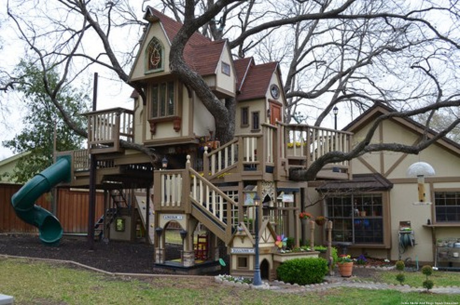 PHOTOS. Une maison d'enfants incroyable construite par des grands 