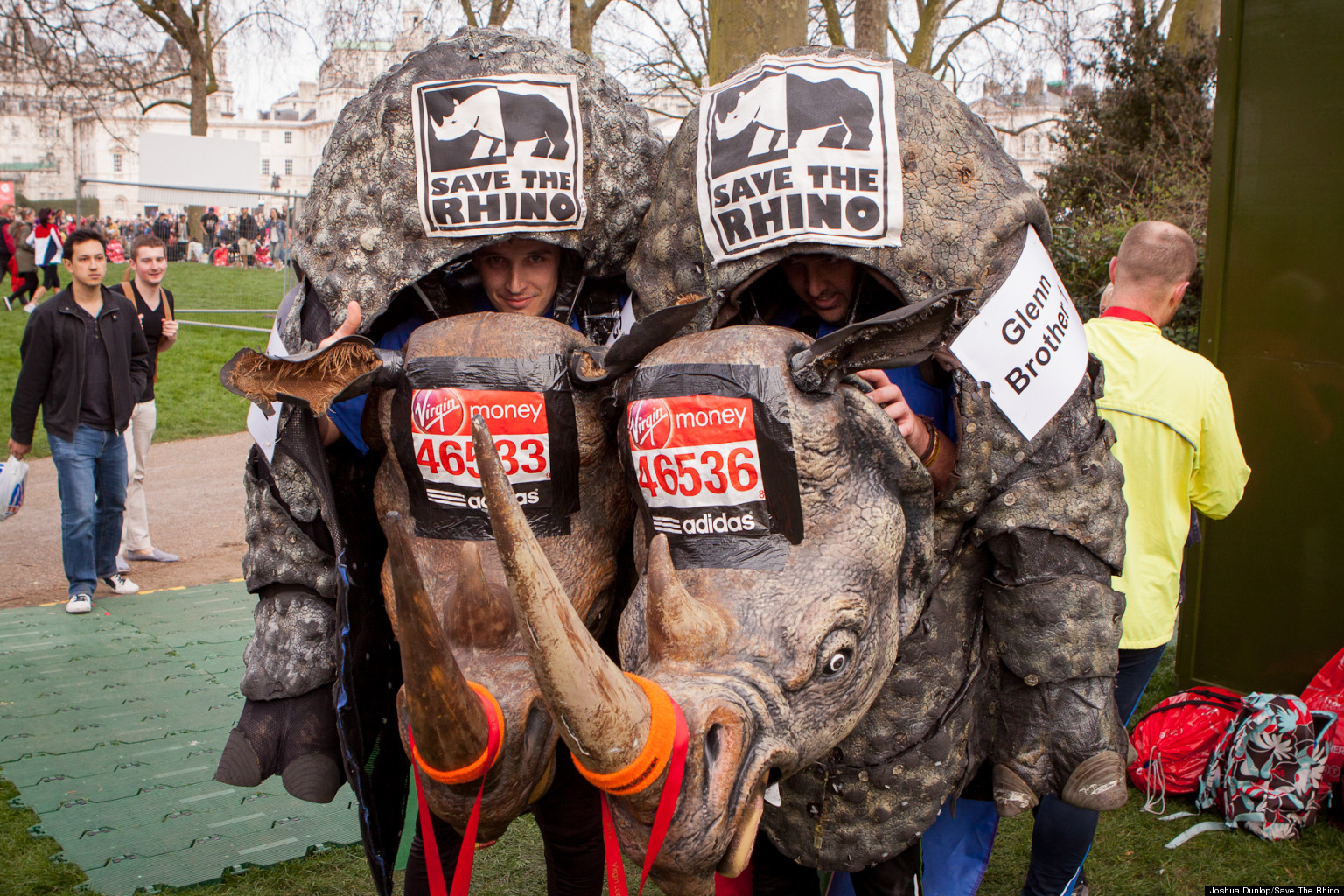 London Marathon Rhino Runners Wear 22Pound Suits During Race To Save