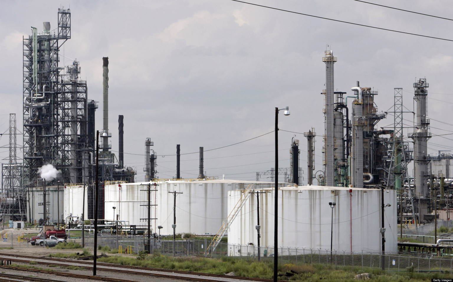 o-MARATHON-REFINERY-FIRE-DETROIT-OIL-PETROLEUM-facebook.jpg