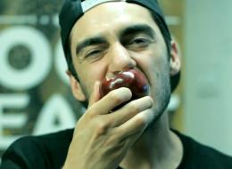 Vous ne savez pas manger les pommes