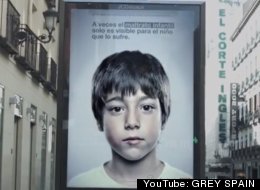Cette affiche contre la violence n'est visible que par les enfants