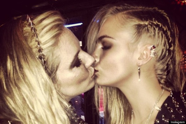 cara delevingne sienna miller kiss