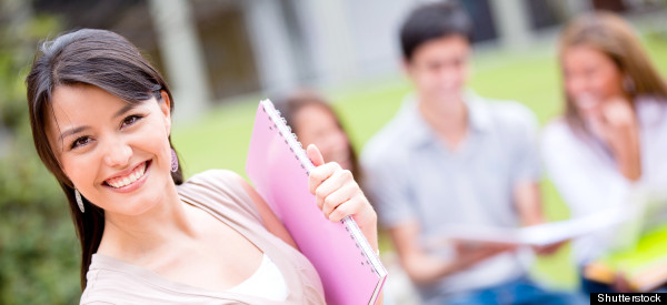 Latinos superan a blancos en proporción de graduados de la escuela secundaria