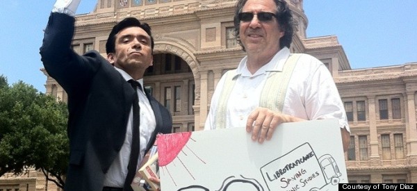 Activistas cantan victoria sobre ley que ataca estudios étnicos