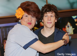 Doña Meche y Jesse Eisenberg... Awkward!
