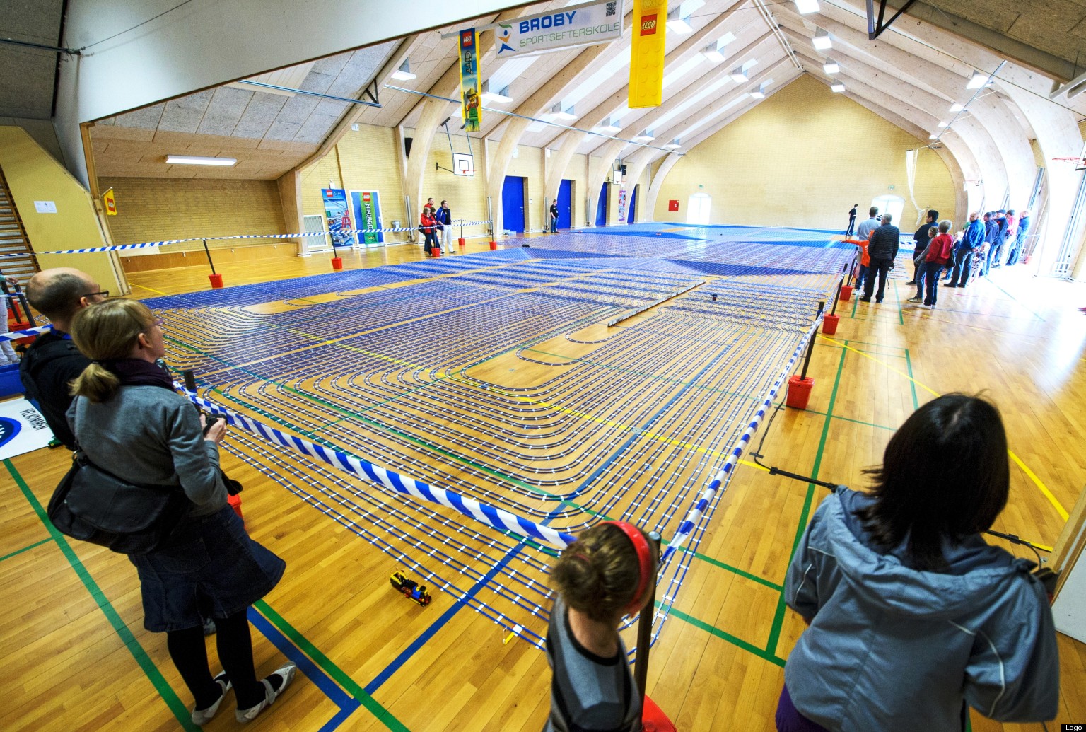 World's Largest Lego Railway Is 2.5 Miles Long (PICTURES)