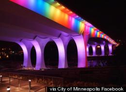 Un pont aux couleurs de l'arc-en-ciel pour la légalisation du mariage gai