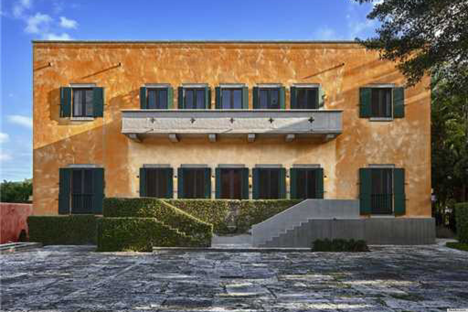 Versace's Home And 5 Other Fashion Personalities' Mansions For Sale Now