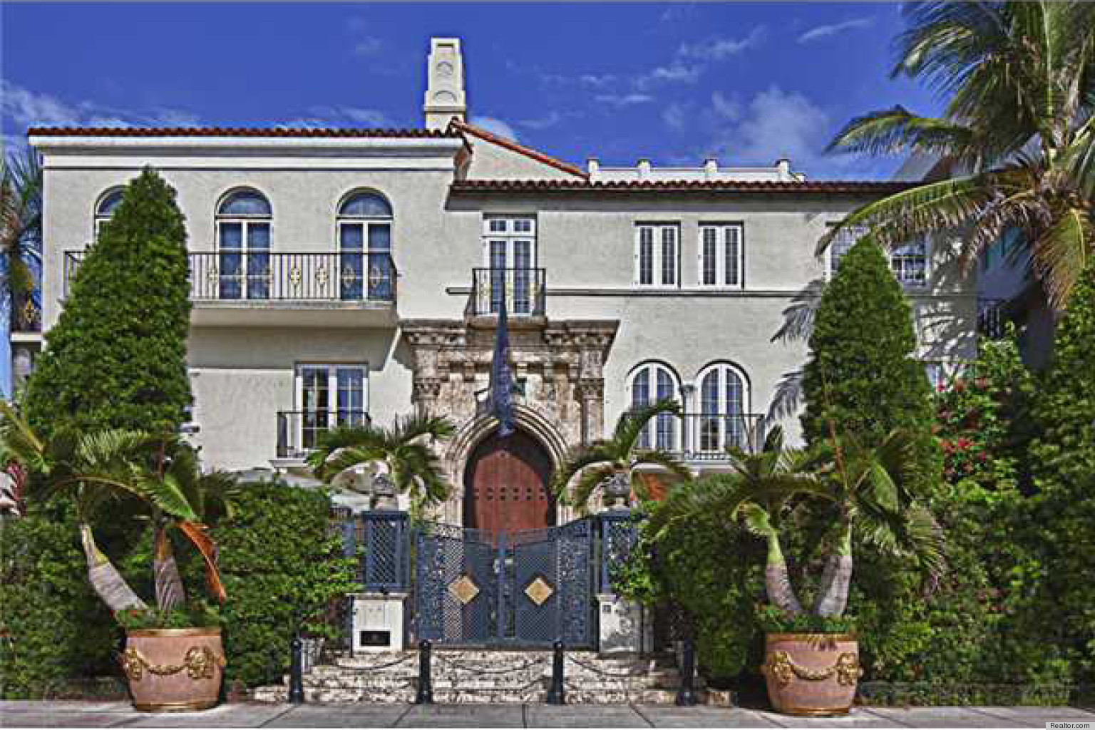 Versace Mansion Could An Apple Store Or Victoria's Secret, New