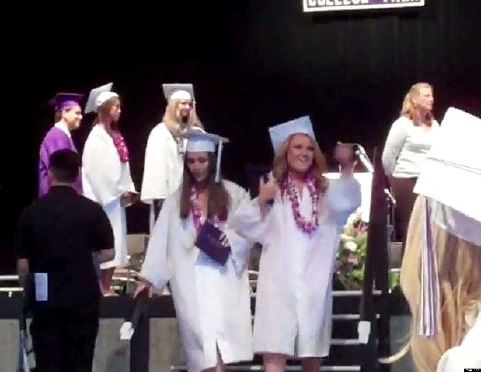 Graduation Fails 13 Awkward Moments At Commencement Ceremonies Video Huffpost 2952