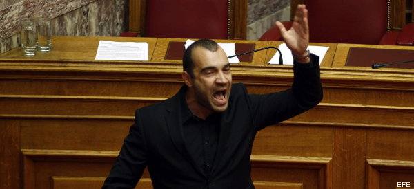 Diputados neonazis griegos expulsados al grito de 