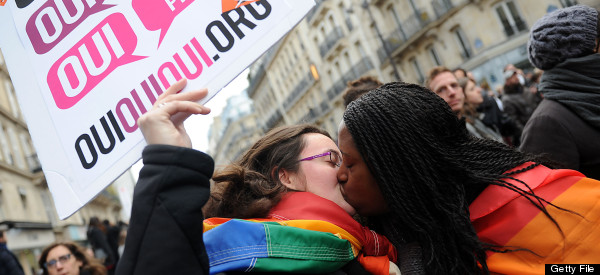 French President Signs Gay Marriage Into Law