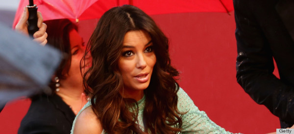 Eva Longoria enseña de más en Cannes (FOTOS)