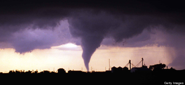 Tornados siembran destrucción y pánico en Oklahoma (VIDEO)
