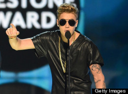 Bieber BOOED While Accepting Award