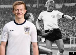 Wilshere Reveals New England Kit (PICTURE)