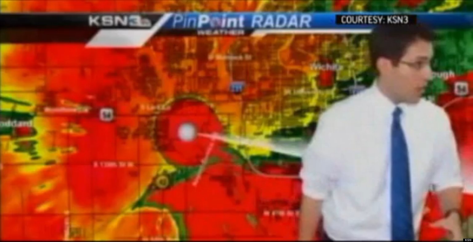 Anchors Evacuate During Live Broadcast In Kansas After Tornado Rips Through Wichita (VIDEO