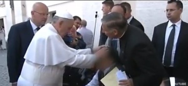 El Vaticano niega un exorcismo del papa (VÍDEO)