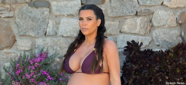 Kim Kardashian luce su embarazo en bikini (VIDEO)