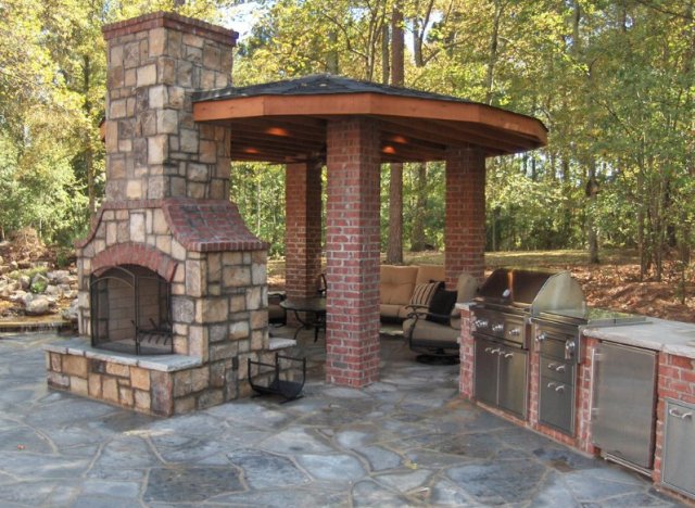 These Amazing Outdoor Kitchens Make Eating Inside Completely ...