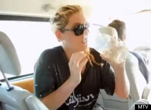 Kesha Drinks Own Wee