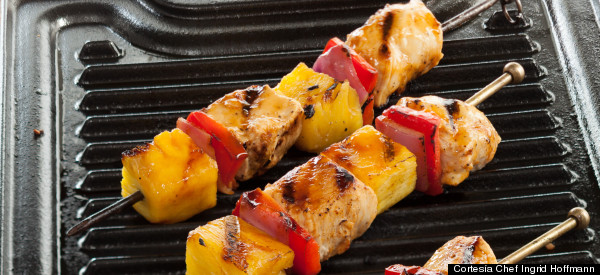 BROCHETAS DE POLLO Y PIÑA CON GLASEADO DE MARACUYÁ