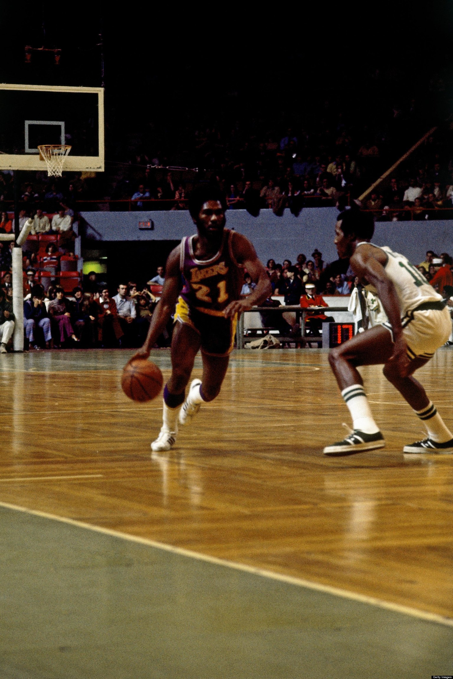Former Lakers Champ Dies