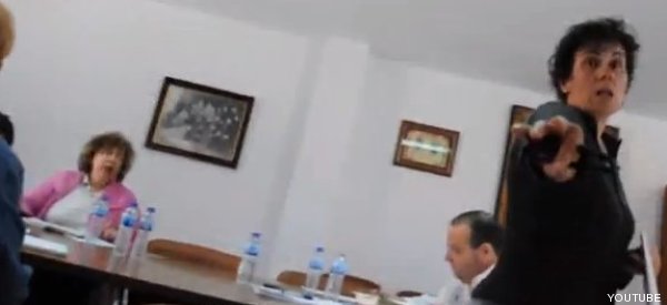 Piden la dimisión de un alcalde del PP por decir esta barbaridad a una concejala (VÍDEO)