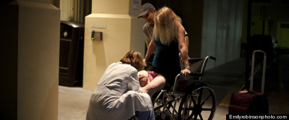 florida mom birth on sidewalk outside hospital