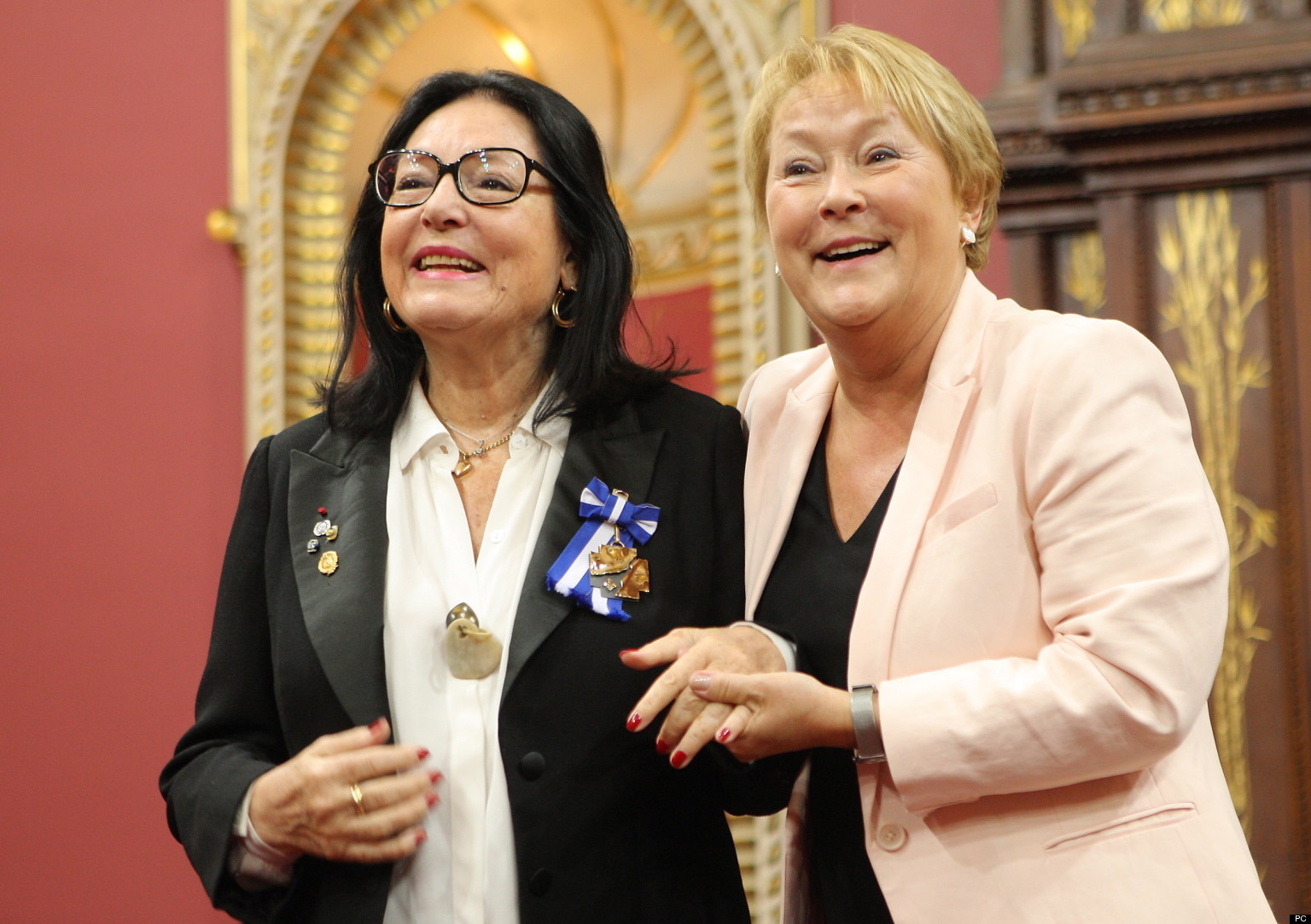 Qui Est La Sœur De Nana Mouskouri Nana Mouskouri reçoit l'insigne d'officière de l'Ordre national du Québec