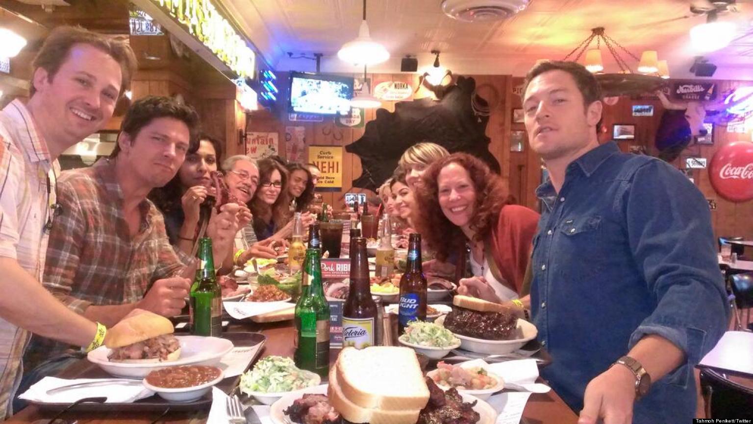 'BSG' Reunion 'Battlestar Galactica' Cast Reunites Over Ribs (PHOTOS