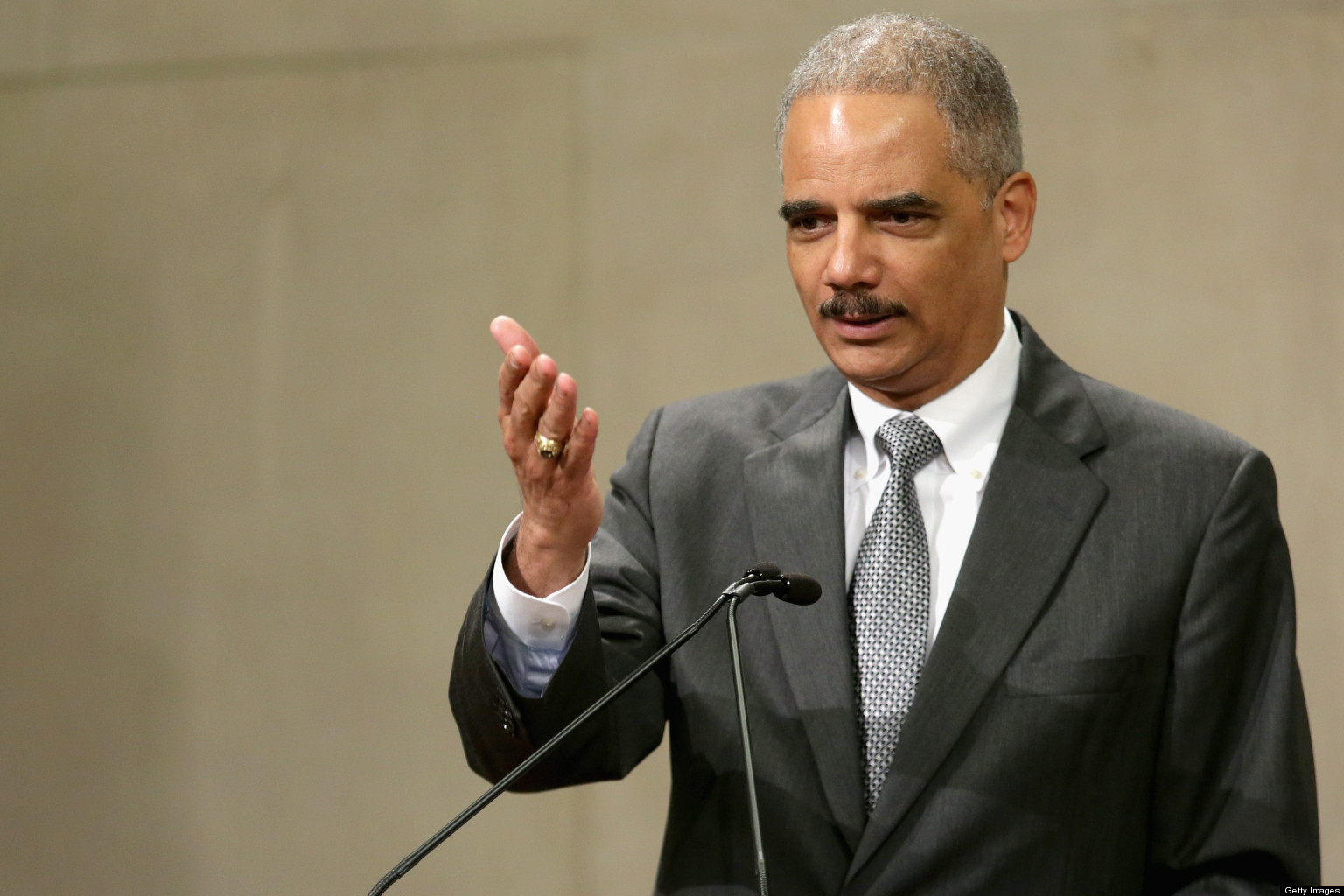 Journalists Meet With Eric Holder, Say He Pledged Change The