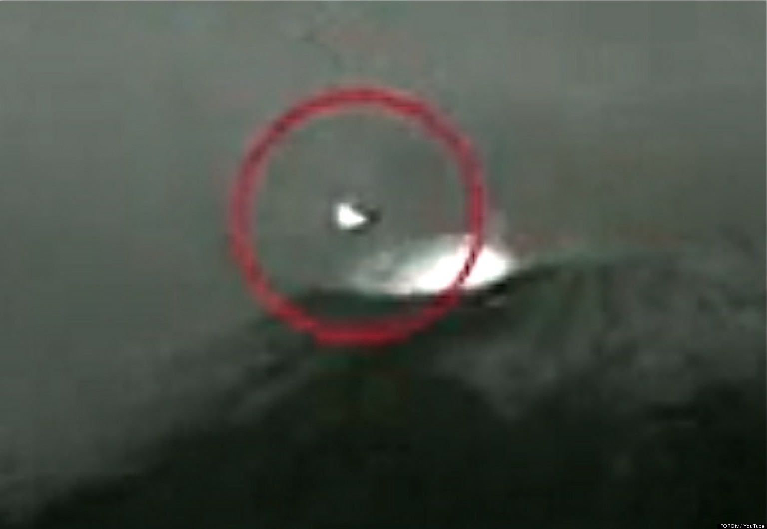 UFO Appears To Deliberately Enter Mexico's Popocatepetl Volcano (VIDEO