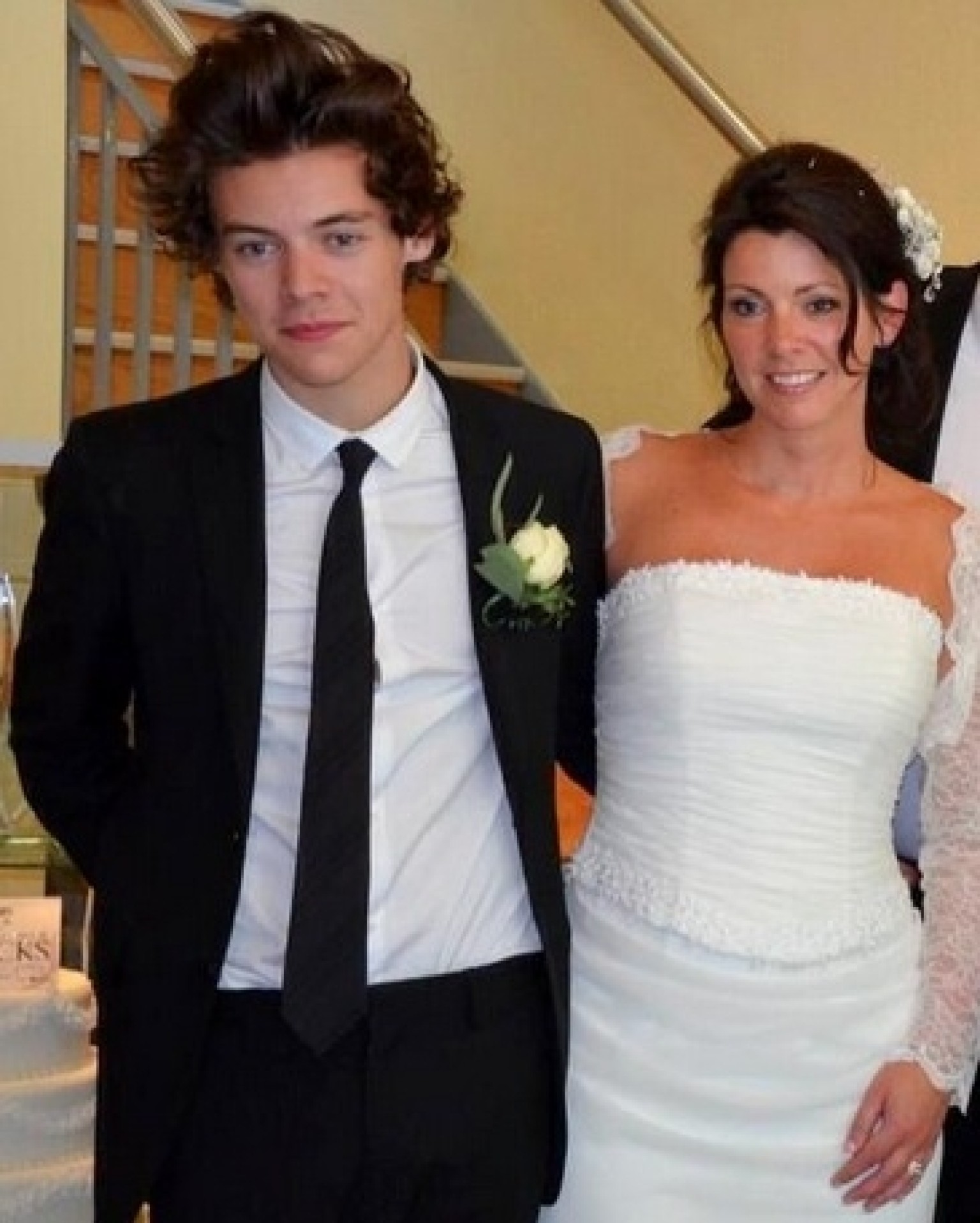 Harry Styles Is All Smiles As Best Man At His Mum Anne Coxs Wedding ... photo