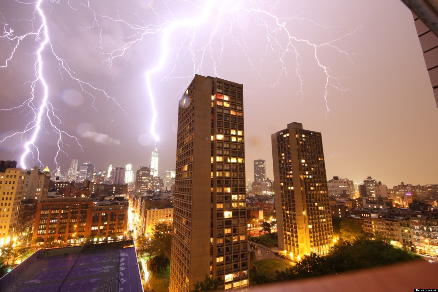 Lightning Strikes One World Trade Center During New York City Thunderstorm Photo Huffpost 