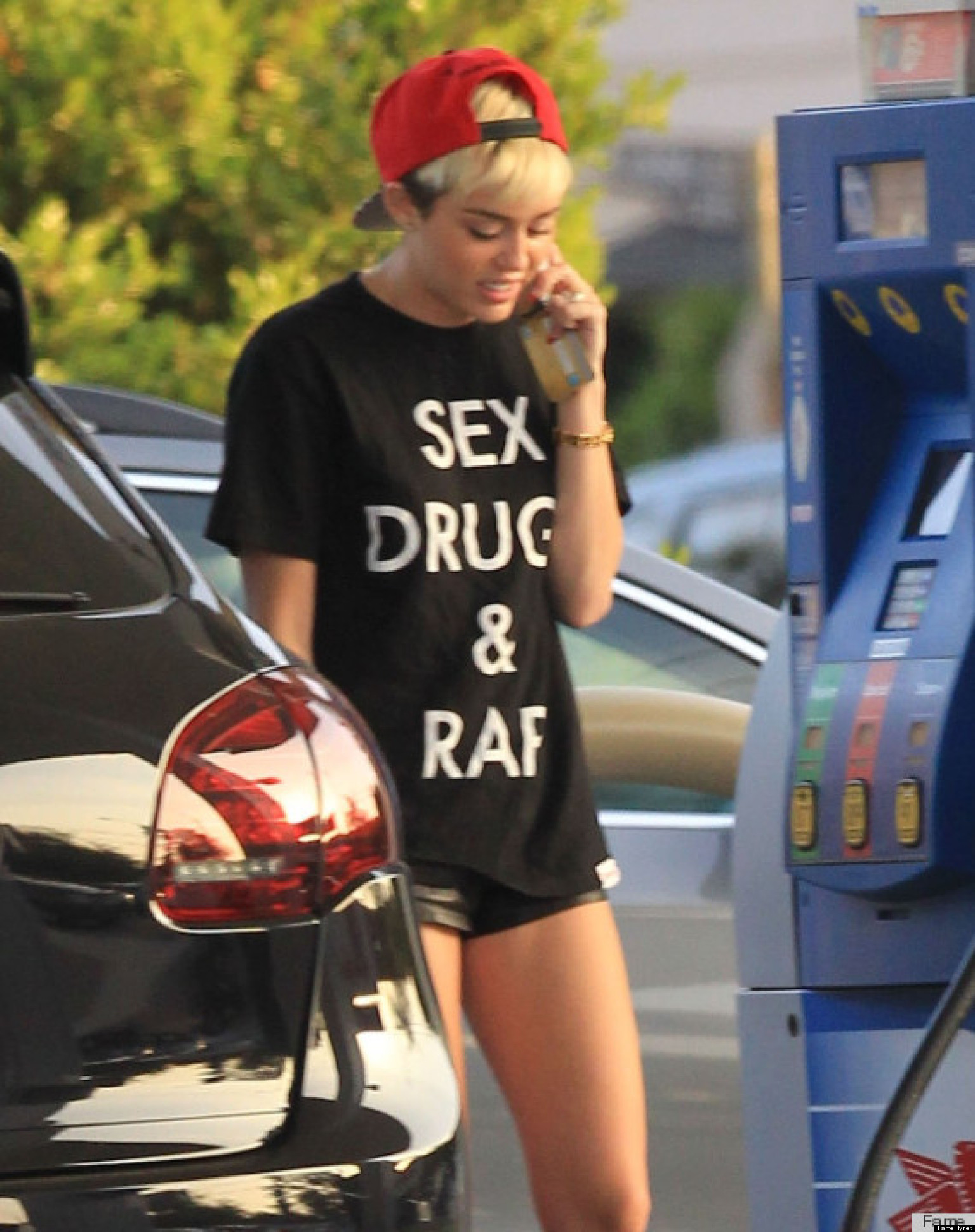 http://i.huffpost.com/gen/1172111/thumbs/o-MILEY-CYRUS-DRUGS-facebook.jpg