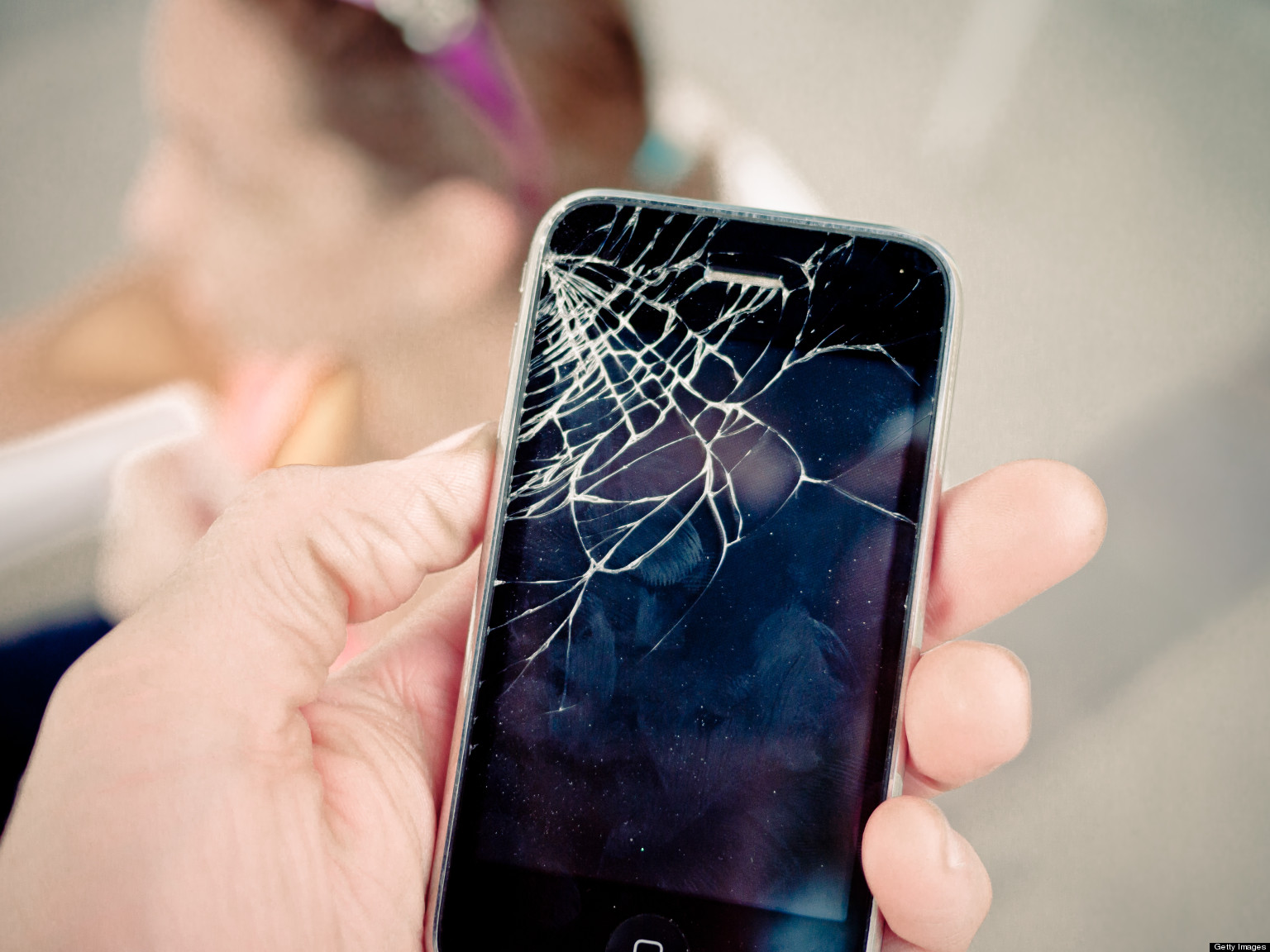 Apple Begins Offering Iphone 5 Screen Replacements Even As Broken