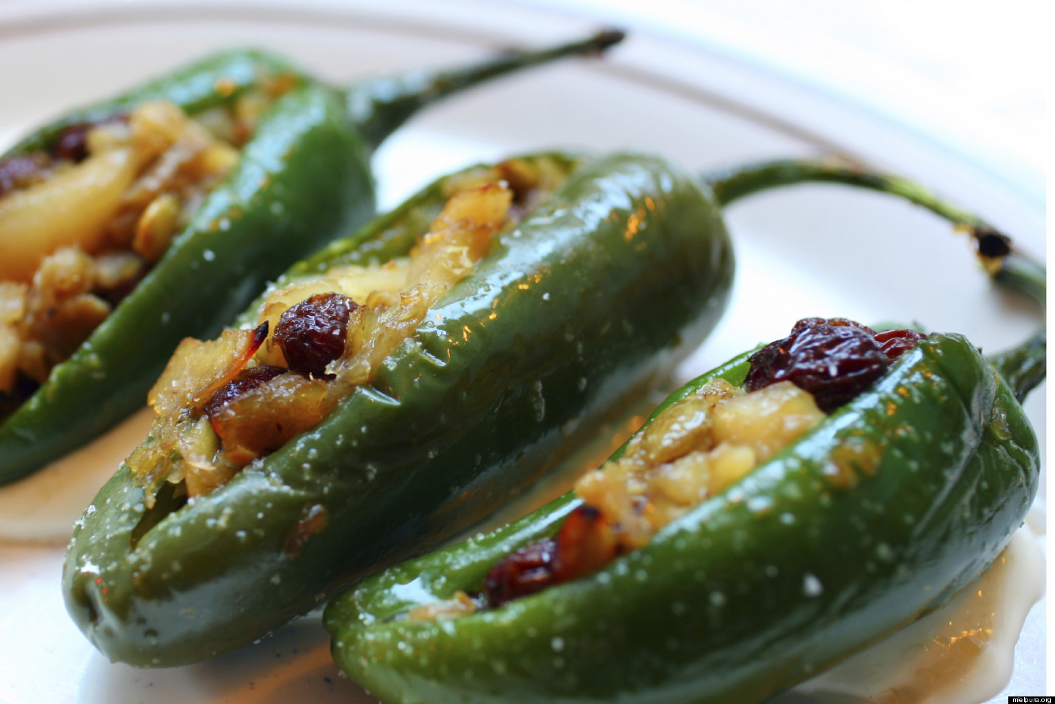 Jalapeños rellenos de camarón a la mexicana con vinagreta de miel