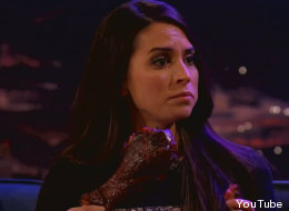 Genesis Rodriguez... ¿escupiendo comida? (VIDEO)