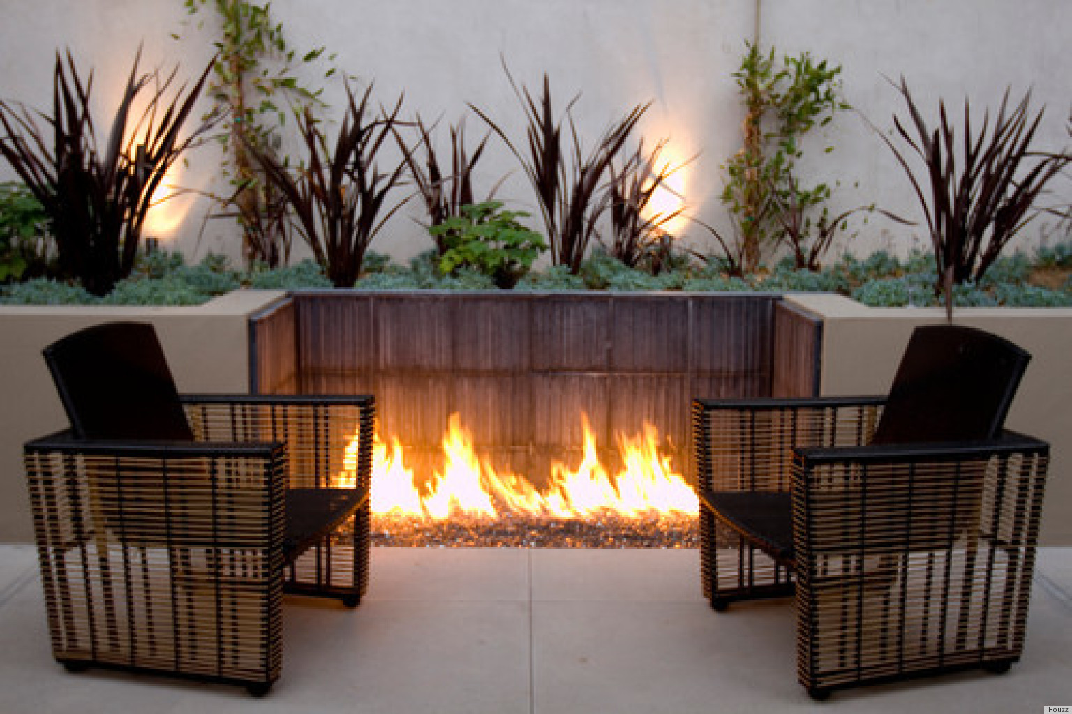 10 Outdoor Fire Pits That Will Take A Backyard From ...