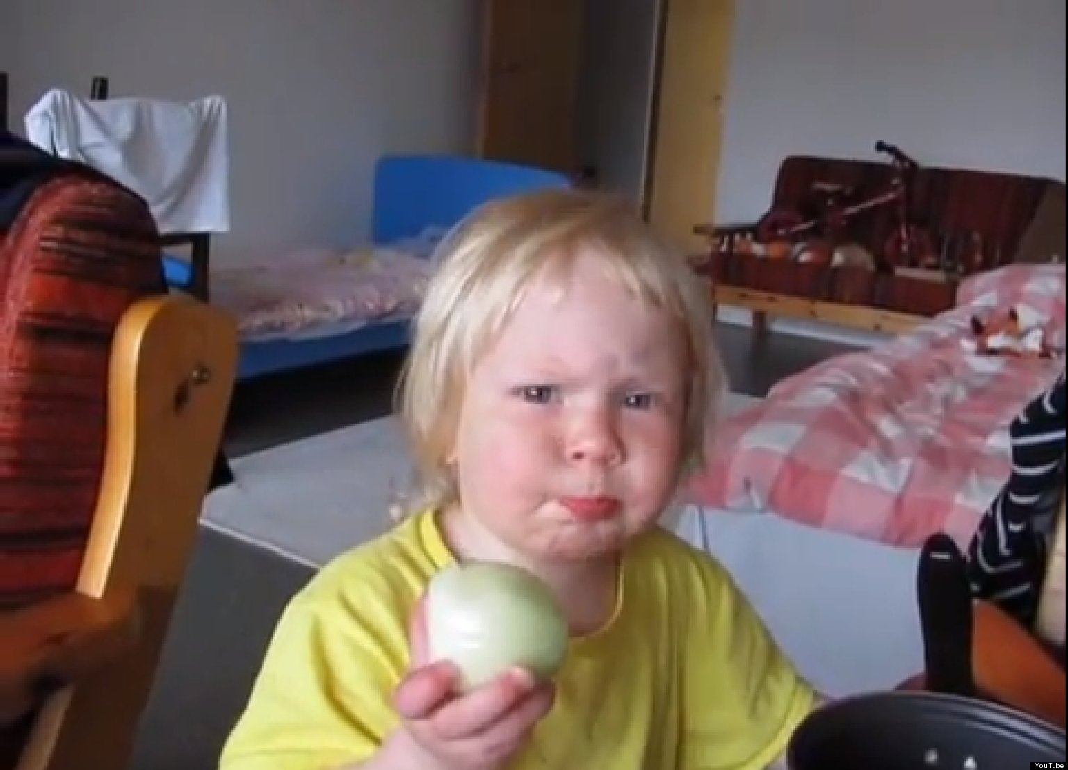 Little Girl Eats A Raw Onion VIDEO HuffPost