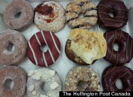 NOM NOM: 100 Drool-Worthy Doughnuts