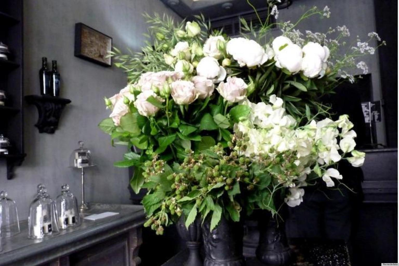 Odorantes A Chic Parisian Florist Where The Flowers Are Arranged By